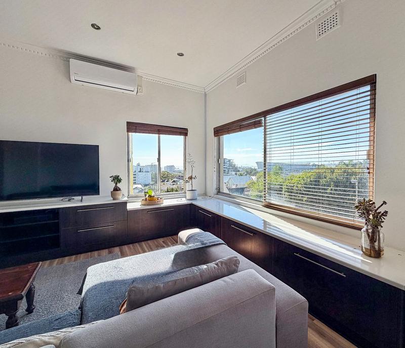 3 Bedroom Property for Sale in Green Point Western Cape
